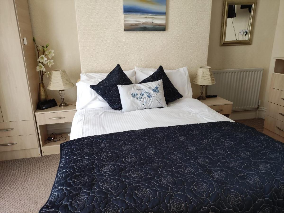 Cleve Court Hotel Paignton Room photo