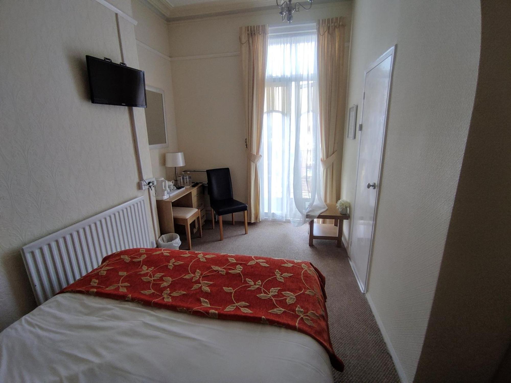 Cleve Court Hotel Paignton Room photo
